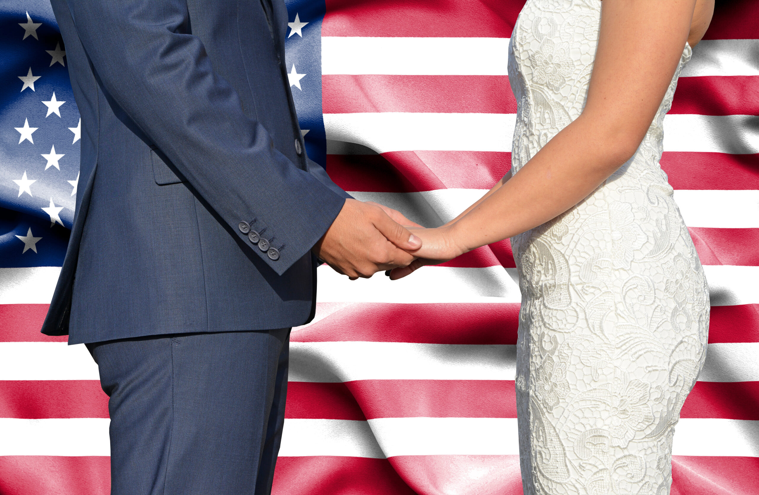 esposo-y-esposa-tomados-de-la-mano-matrimonio-en-estados-unidos-de-america