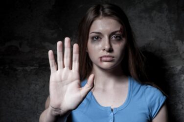Mujer protegida por la Ley de Violencia Contra la Mujer – VAWA