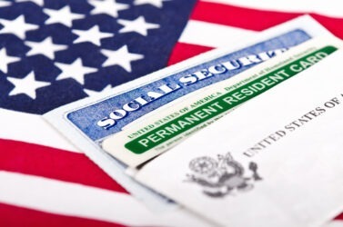 Green Card y documentos migratorios logrados por un abogado de Scottsdale